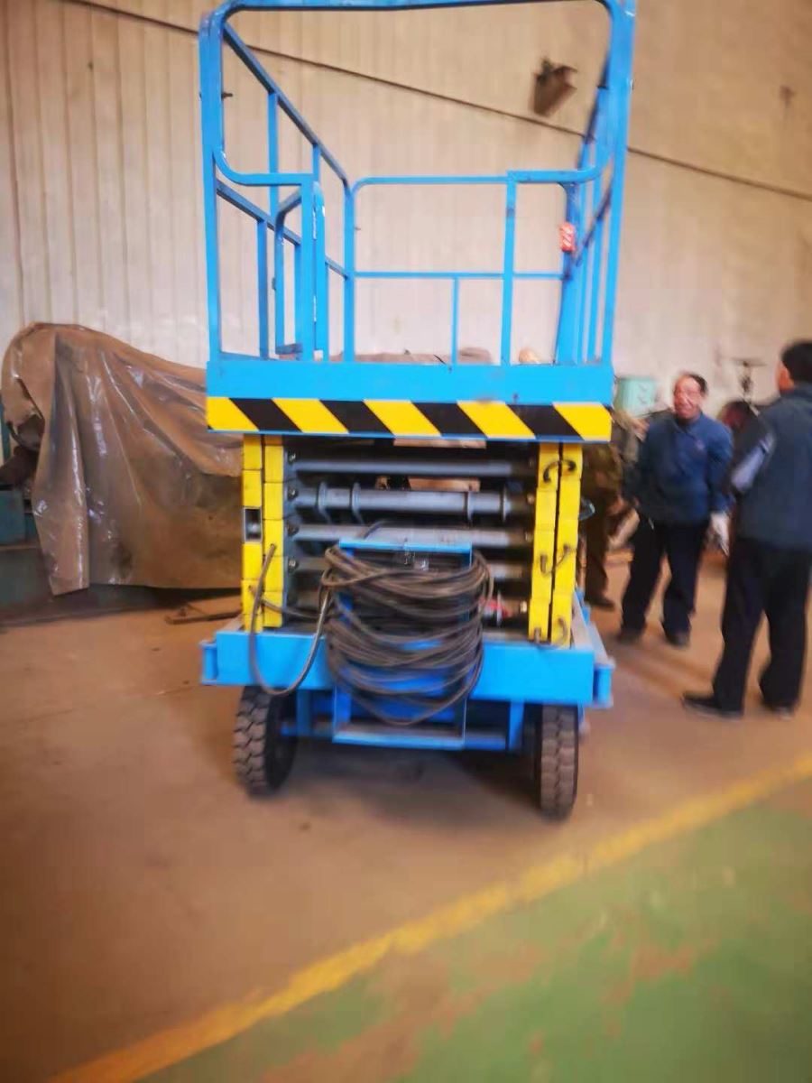 電動(dòng)升降平臺(tái)車